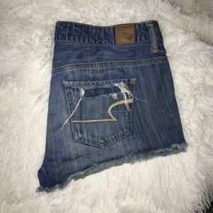 American Eagle low-rise shortie!